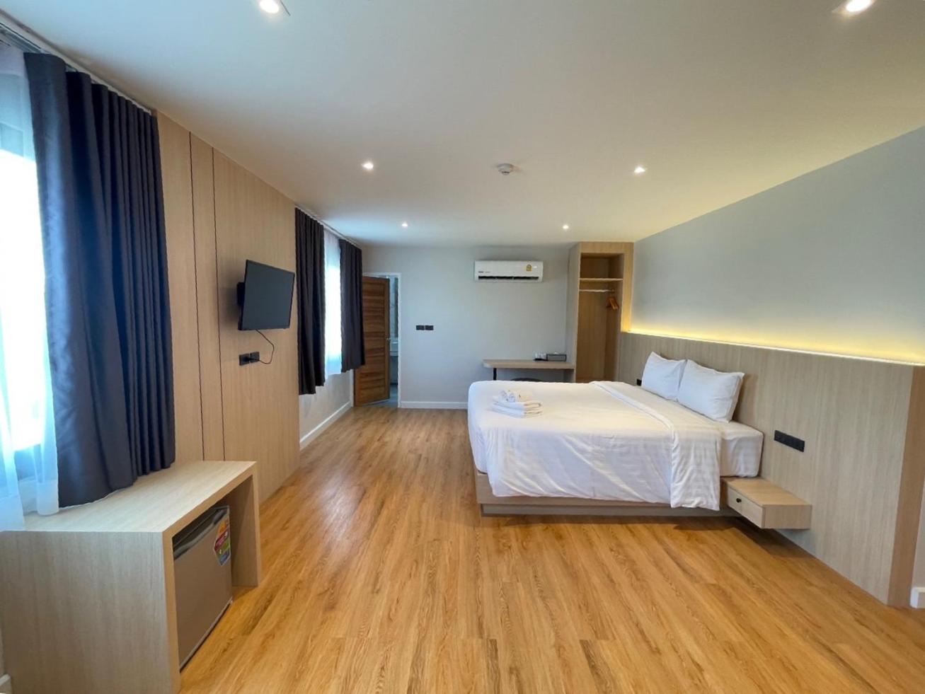 V1 Boutique Hotel Kanchanaburi Esterno foto
